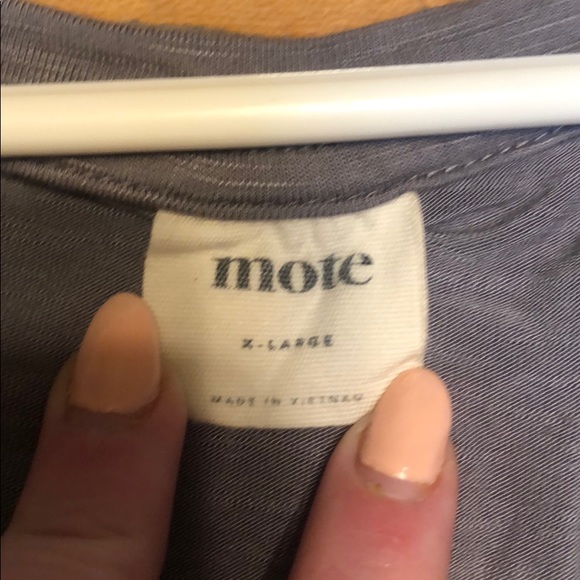 Grey v-neck tee w/ pocket - Picture 3 of 3